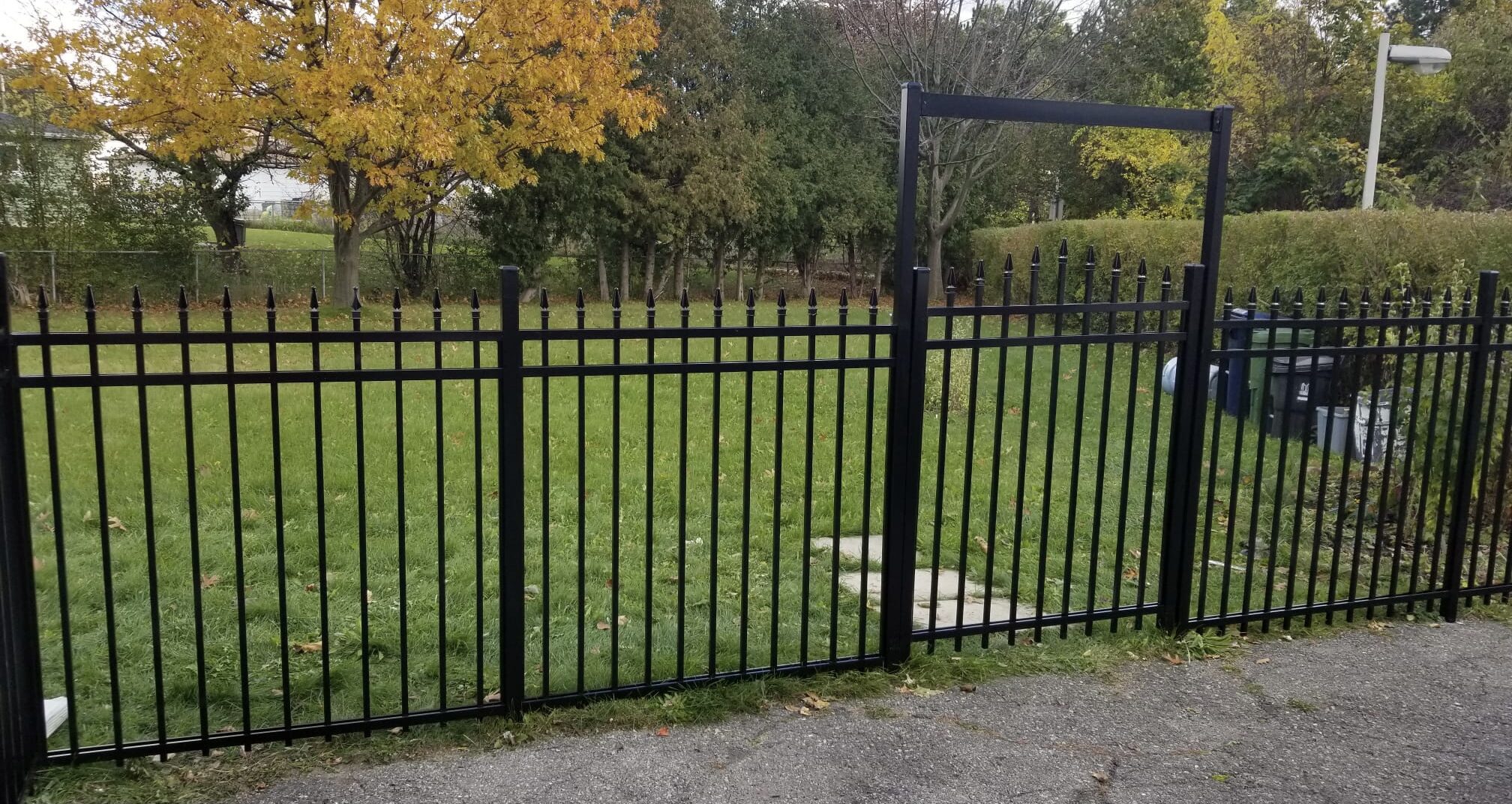 metal picket fence canada