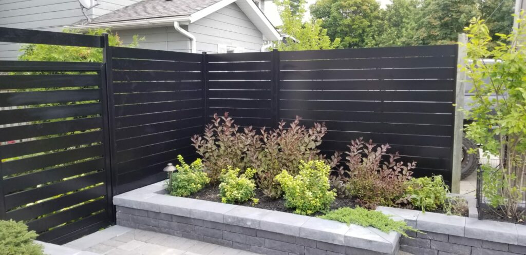 horizontal aluminum fence canada